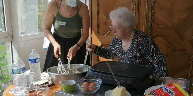 personnes âgées - domicile - dame de compagnie - enora animation - repas galettes